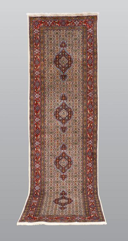 A runner, Moud, part silk, ca 290 x 82 cm.