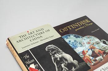 17 books and catalouges, mostly about oriental crafts, 20th century.