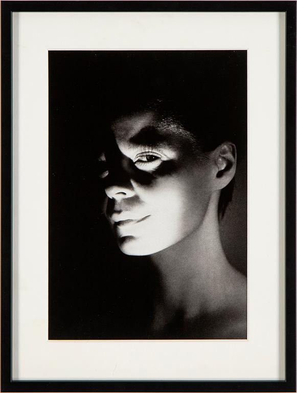 EVA KLASSON, fotografi signerad och daterad a tergo.