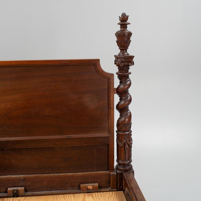 Säng, barockstil, tidigt 1900-tal.