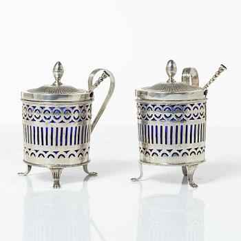Adolf Zethelius, A Pair of Swedish silver mustard jugs, mark of Adolf Zethelius, Stockholm 1812.