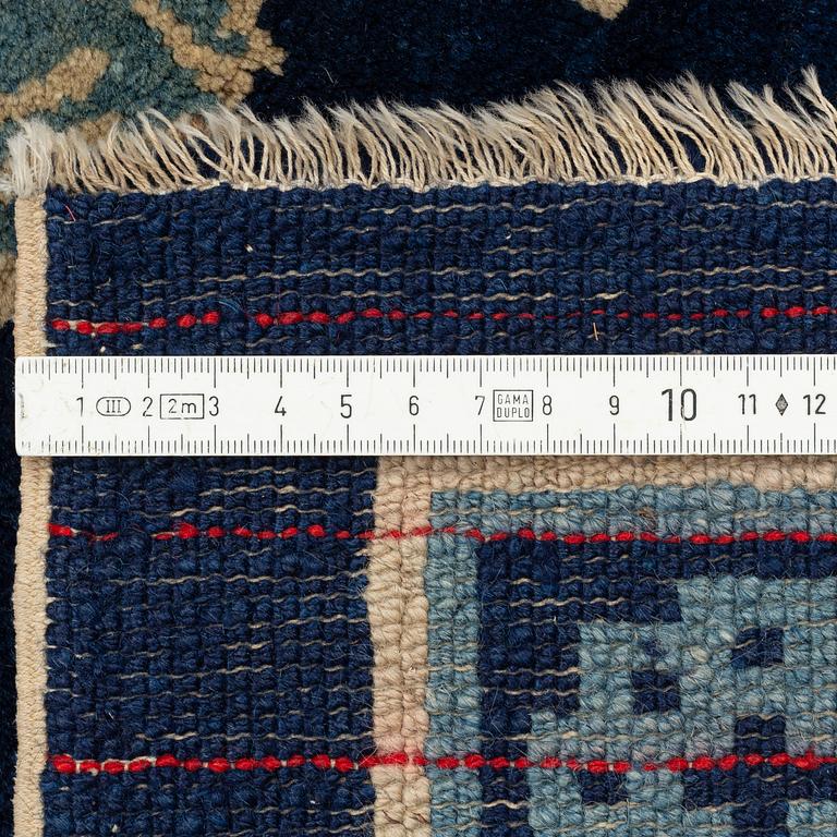 Mattor, ett par snarlika, Baotou, Kina, ca 165 x 100-105 cm.