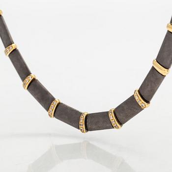 Collier, svartrodinerat 18K guld och diamanter, Tillander, Helsingfors 2005.