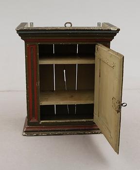HÄNGSKÅP, allmoge, 1700-tal.