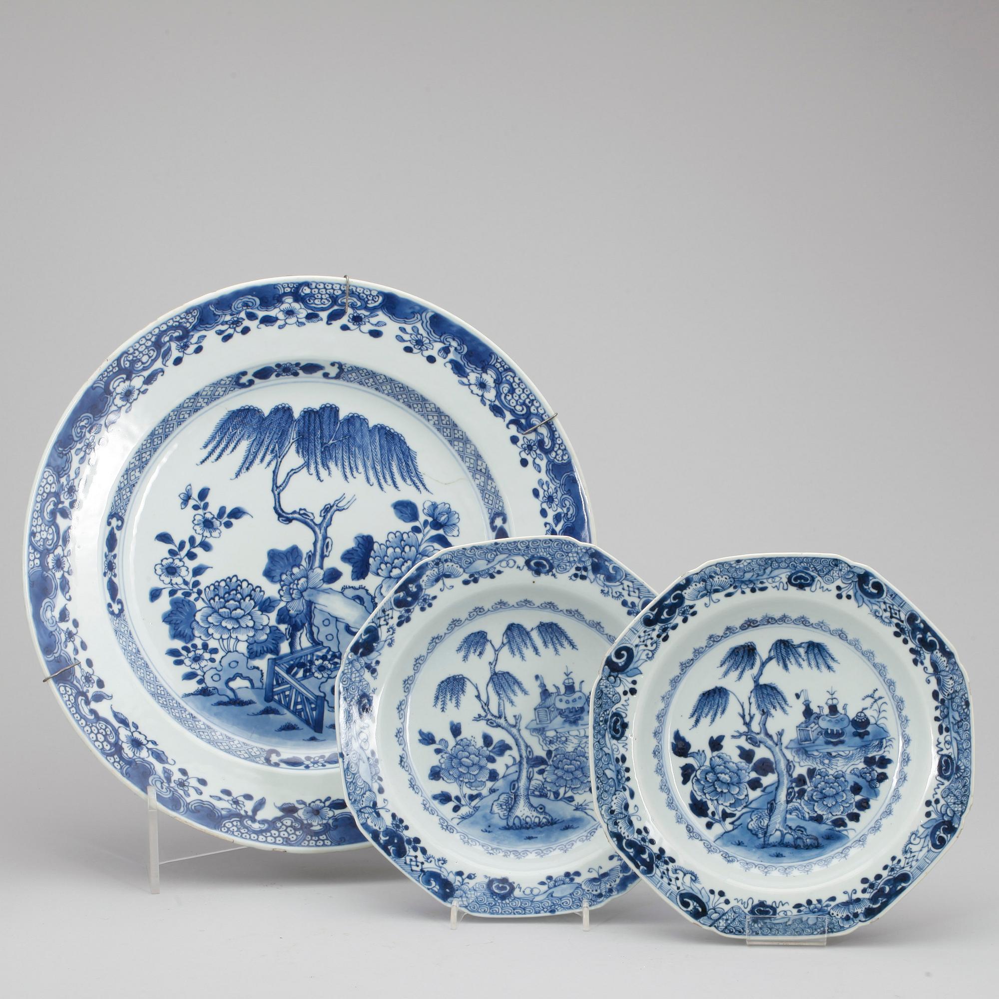TALLRIKAR, 2 st, samt FAT, porslin, Kina, Qianlong 1736-1795.