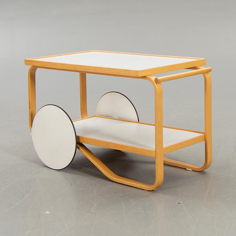 Alvar Aalto, serveringsvagn, modell 901, Artek, Finland, 1900-talets andra hälft.
