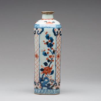 FLASKA, porslin. Qingdynastin, Kangxi (1662-1722).