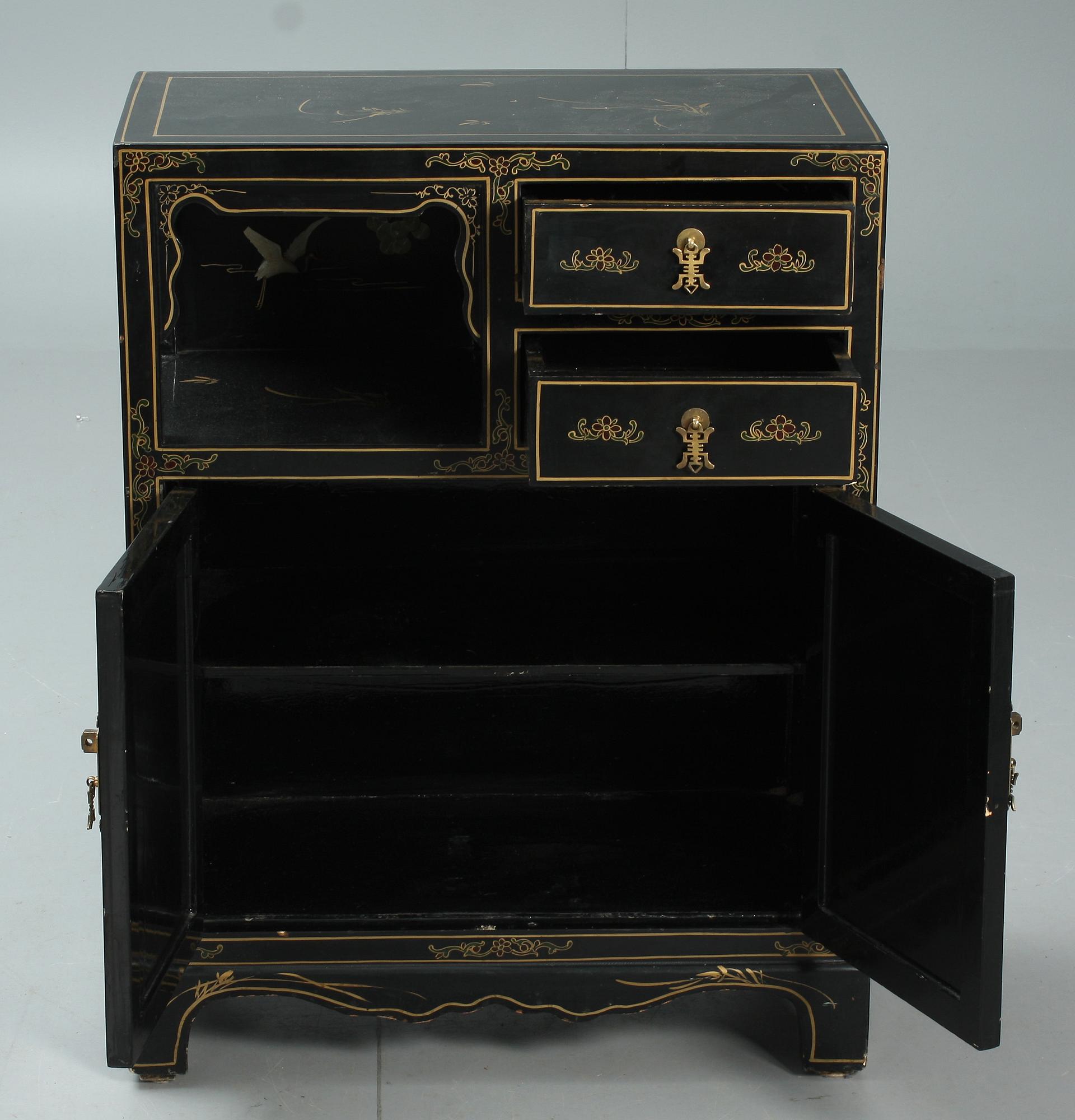 SKÅP, Kina. 1900-tal.