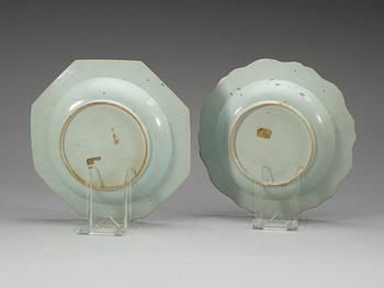 A famille rose dish and four dinner plates, Qing dynasty, Qianlong (1736-95).