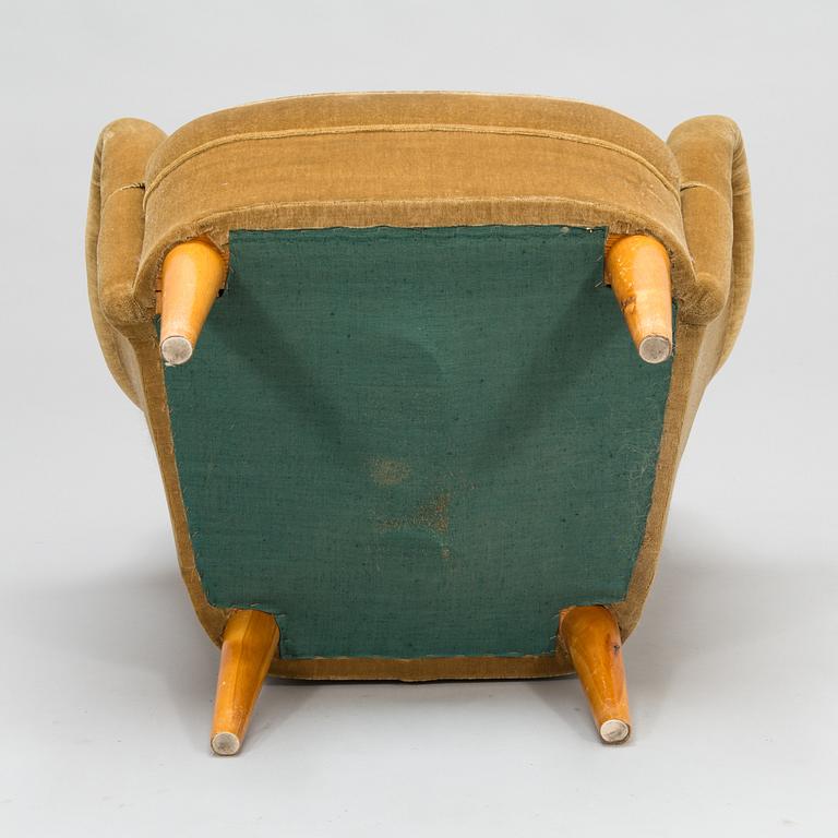 A mid-20th-century sofa and armchair.