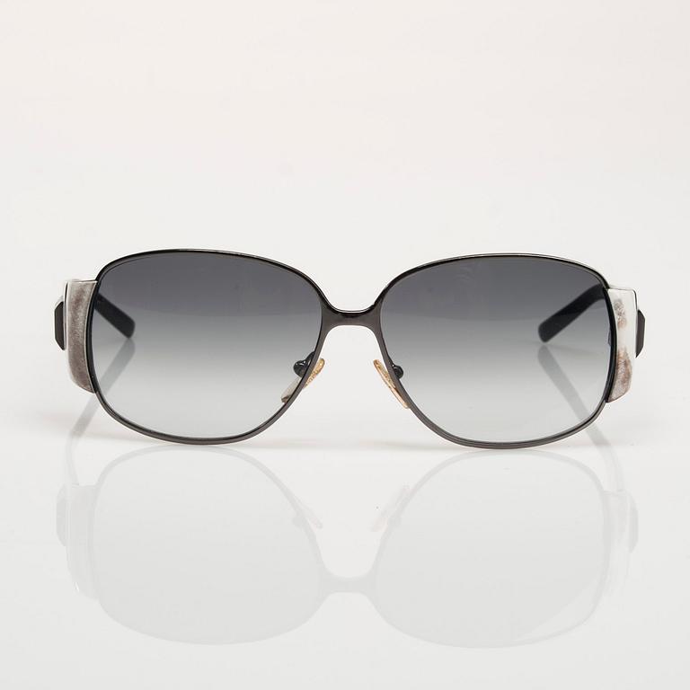 SOLGLASÖGON, Givenchy.