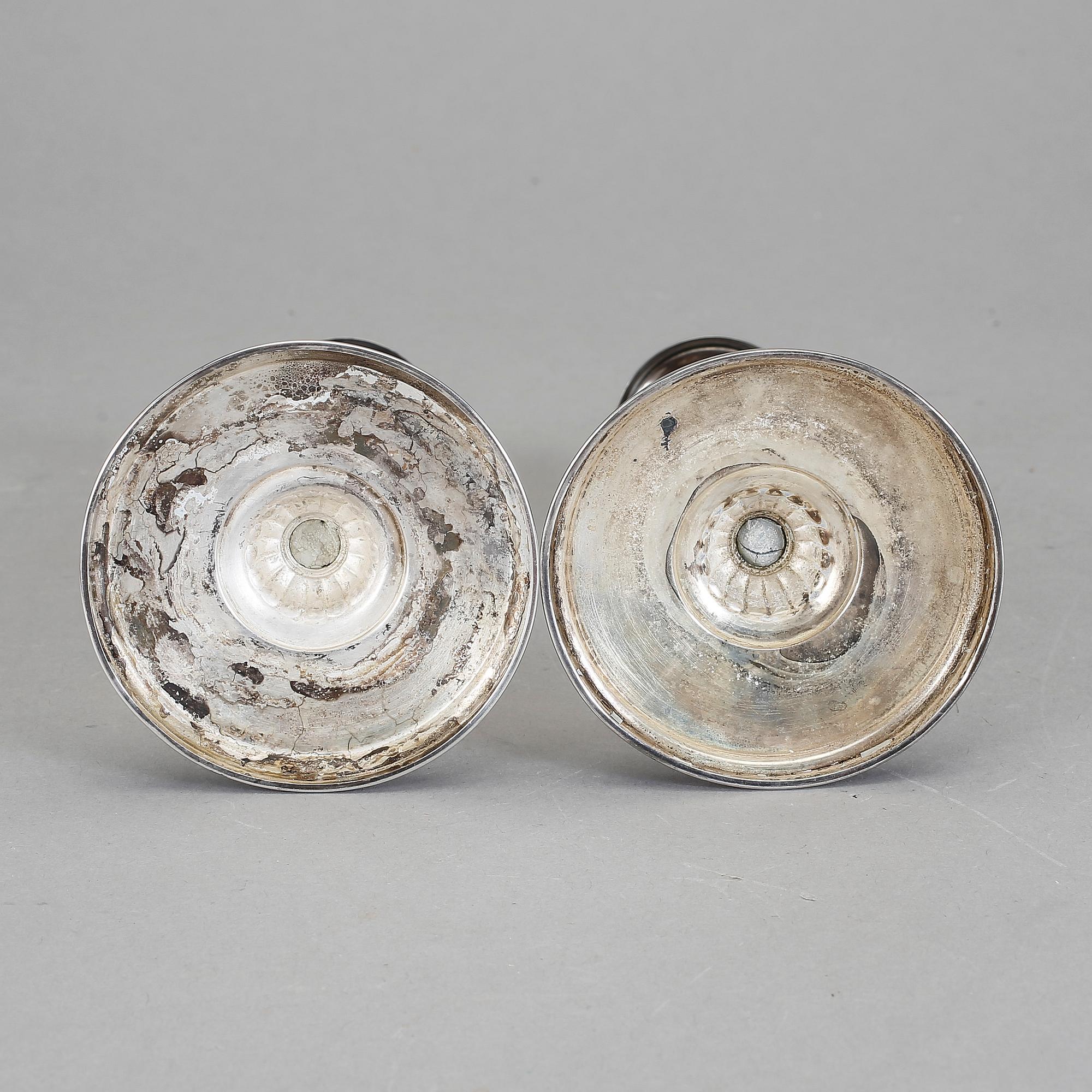 LJUSSTAKAR, ett par. Guldsmedsaktiebolaget GAB, Stockholm, 1956. Vikt ca 161 gram.