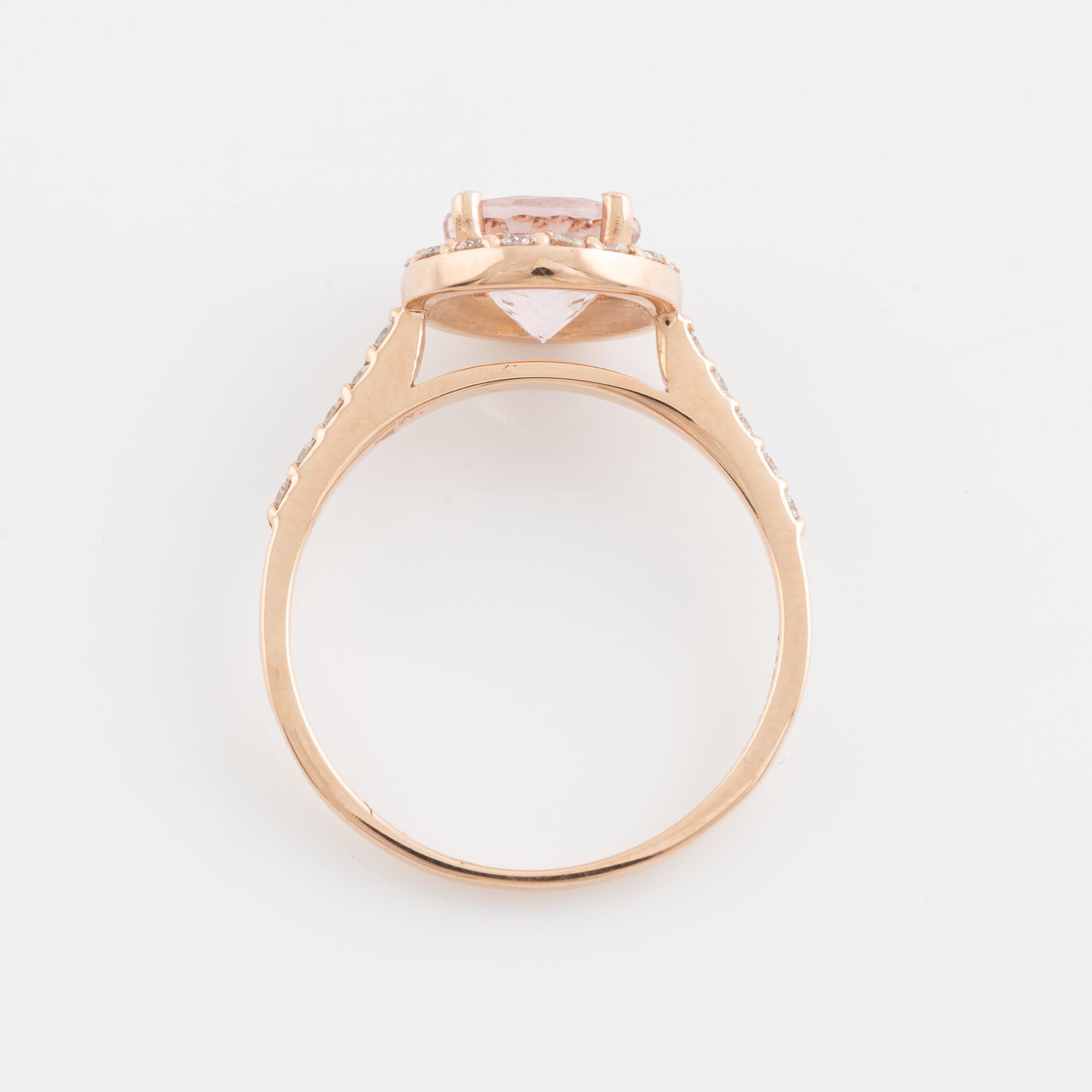 Ring, med morganit och briljantslipade diamanter.