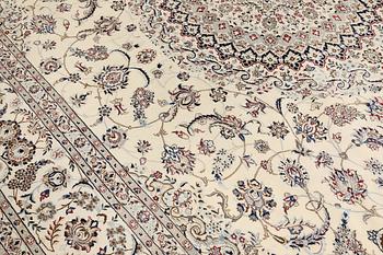 A part silk Nain carpet, approx. 403 x 300 cm.