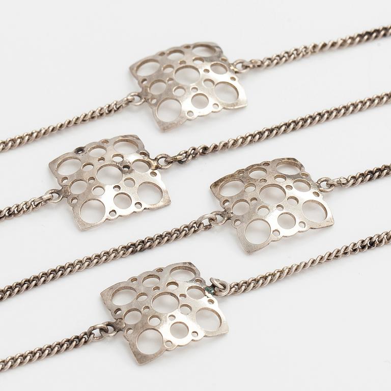 Liisa Vitali, kaulaketju ja rannekoru, "Leppäkerttu", sterling hopeaa, Westerback, Helsinki 1971 ja 1972.