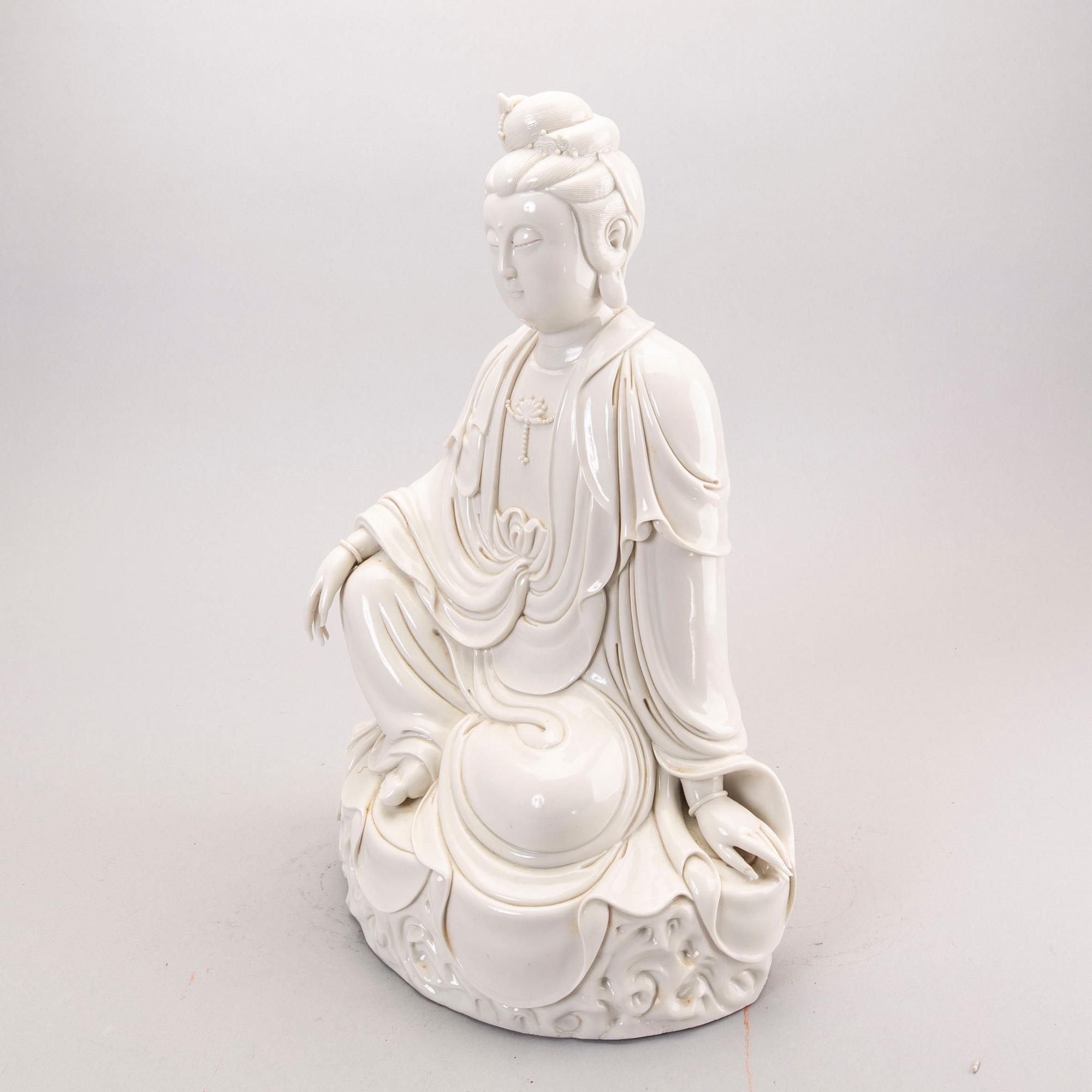 A Chinese porcelain Guanyin  1960/70s.