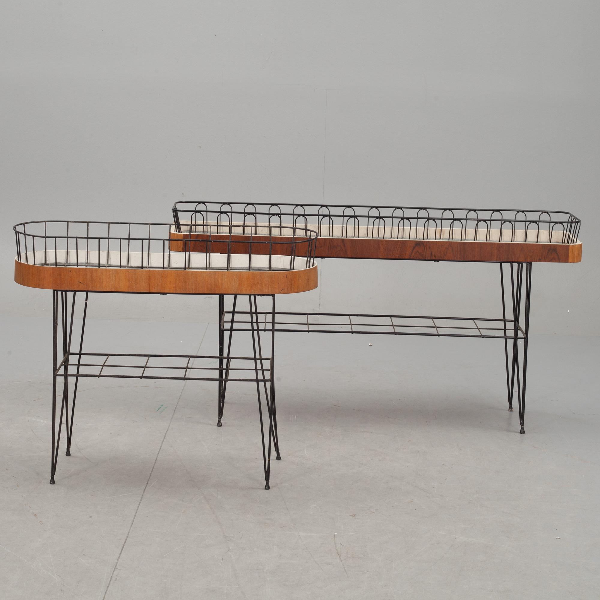 BLOMBORD, 2 st, stringmodell, 1900-talets mitt.