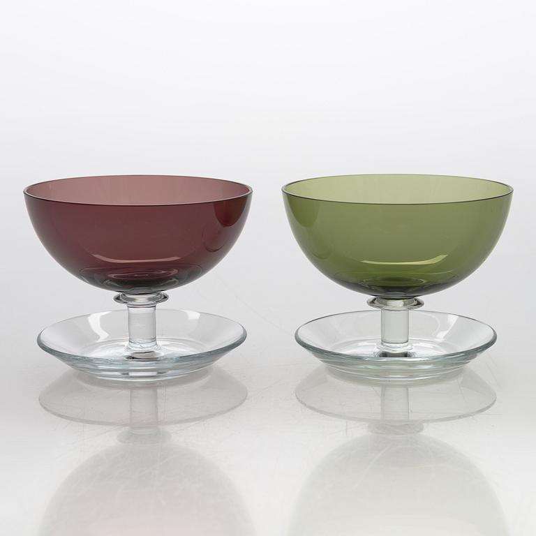 Saara Hopea, dessertskålar, 10 st, glas, modell 1344. Notsjö Nuutajärvi. Modellen formgiven 1952.