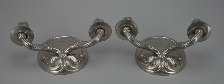 BORDSLAMPA, tenn samt glas, Ystad Tenn. LAMPETTER, ett par, tenn, 1920/30-tal.