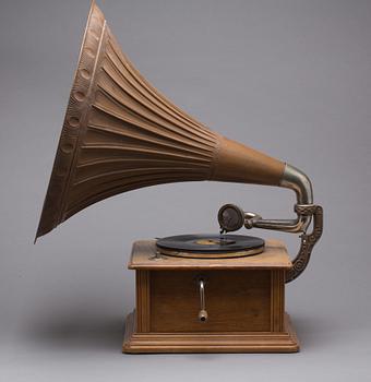 TRATTGRAMMOFON, omkring sekelskiftet 1900.