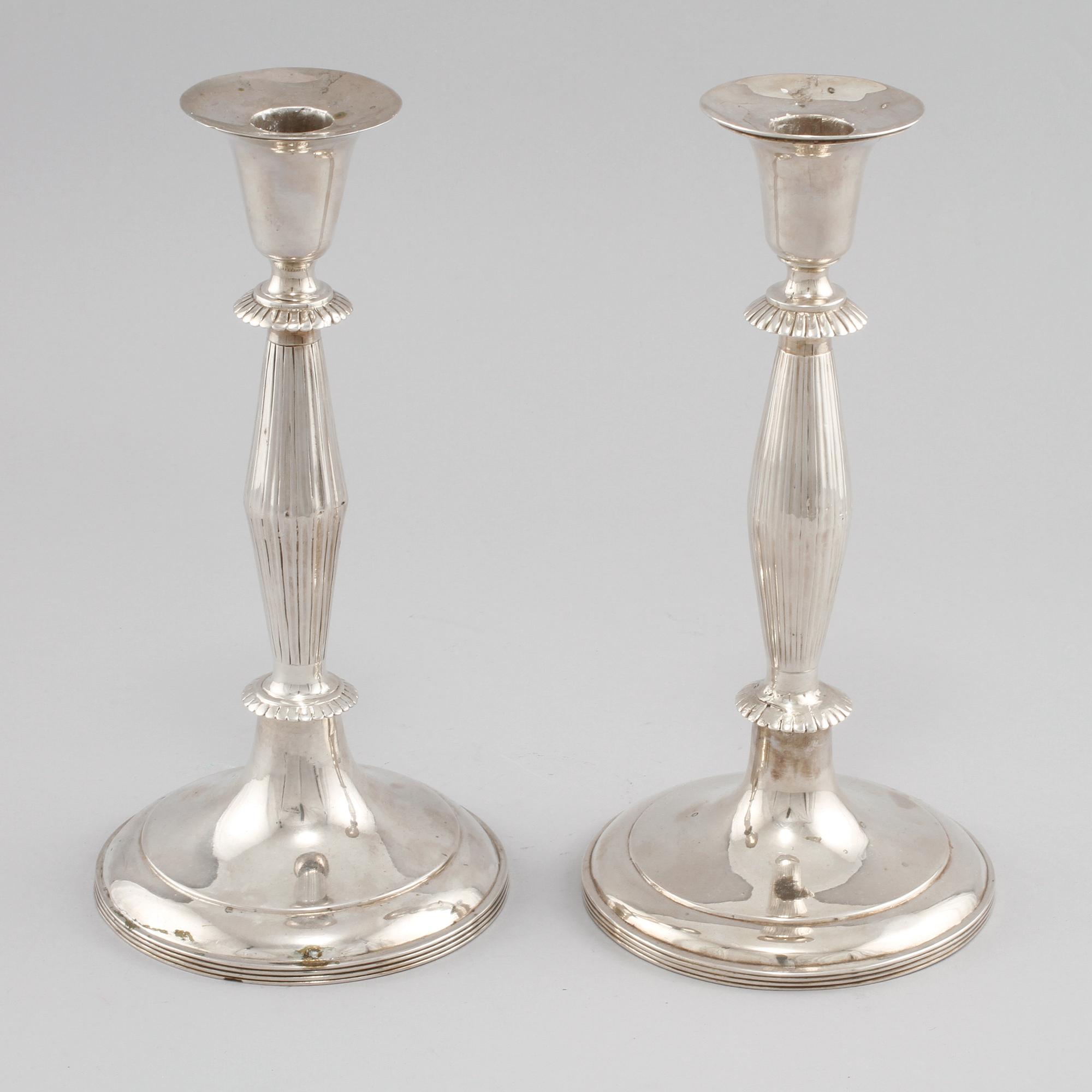 LJUSSTAKAR, ett par snarlika, silver, delvis Budapest, 1826 samt 1900-tal. Vikt ca 333 g.