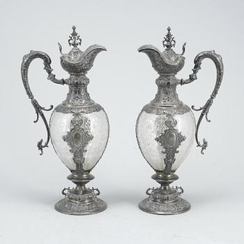 KARAFFER, ett par, nyrenässans, silver samt glas, Firma Gustaf Möllenborg, Stockholm, 1885.