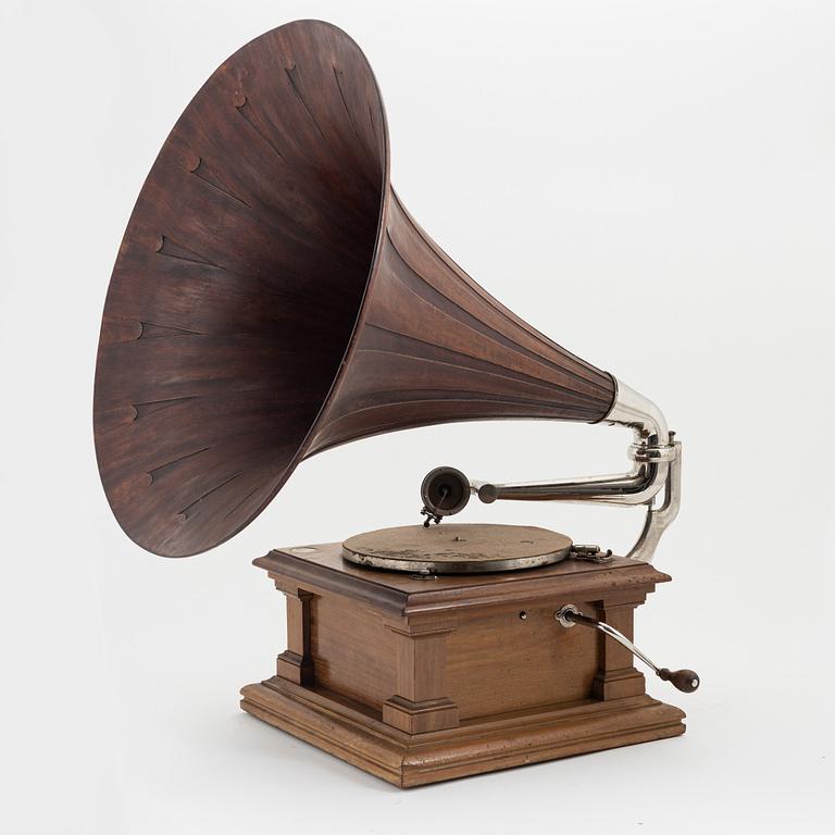 A gramophone, early 20th Century.