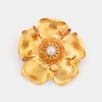 446. An 18K gold Borgila brooch set with a cultured pearl.