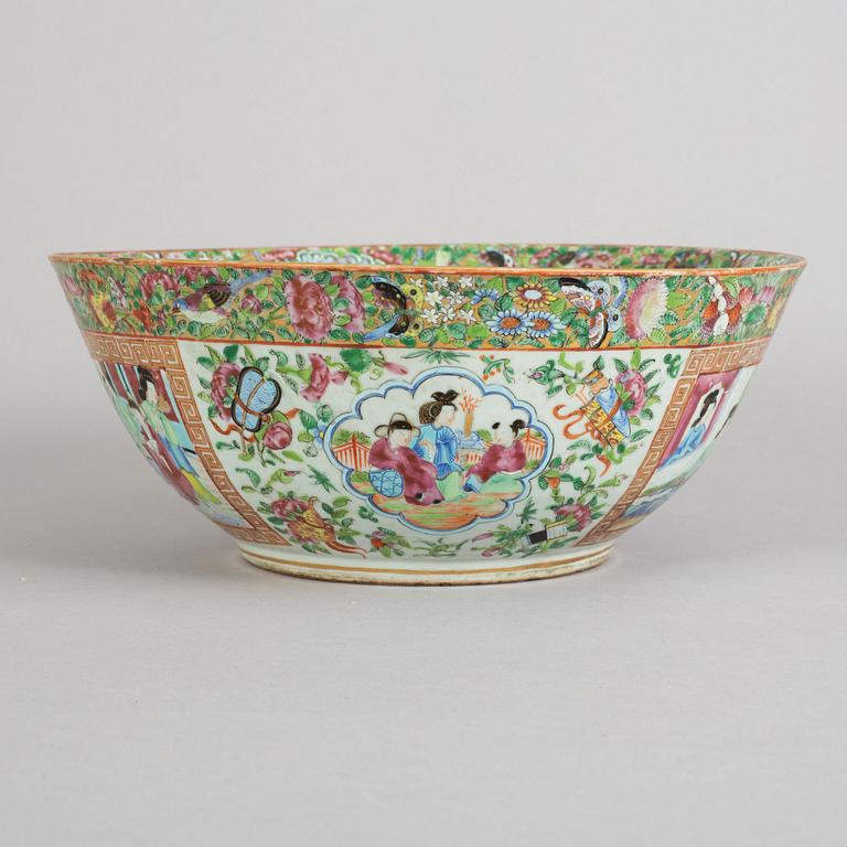 A famille rose Canton punch bowl, Qing dynasty, 19th Century.