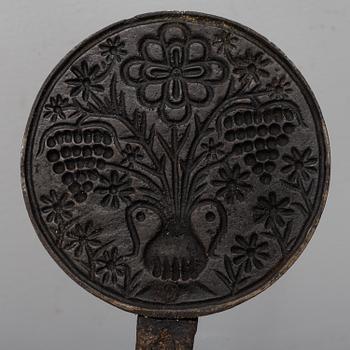 Two Swedish 19th century cast iron objects.