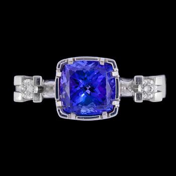 1295. A tanzanite and brilliant cut diamond ring, tot. app. 0.12 cts.