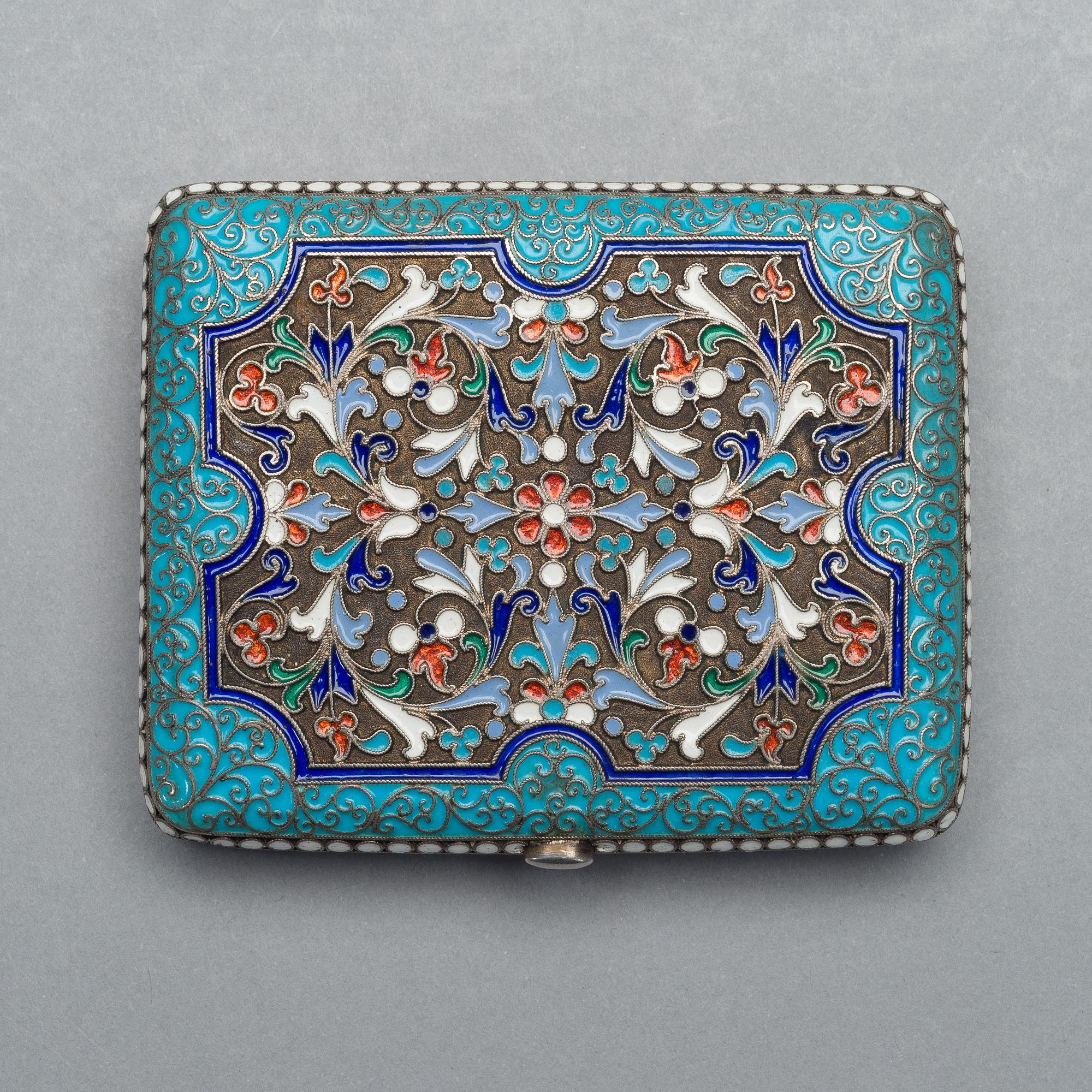 CIGARETTETUI, silver och emalj, Moskva 1896, Nik Stulev.
