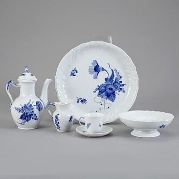 SERVISDELAR, 13 delar, porslin, "Blå blomst", Royal Copenhagen.