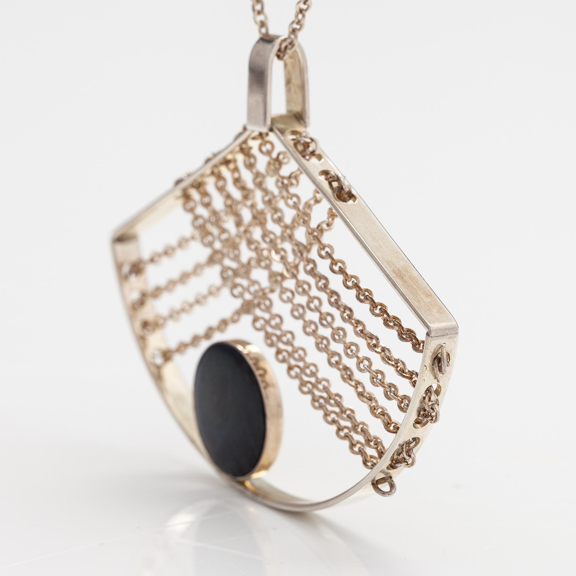 Elis Kauppi, A sterling silver neckalce with a spectrolite. Kupittaan kulta, Turku.