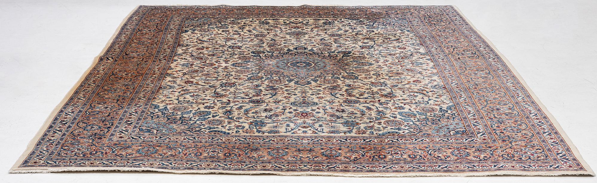 A Tabriz carpet, a. 373 x 286 cm.