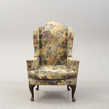 A Queen Anne-style armchair, 19th century.