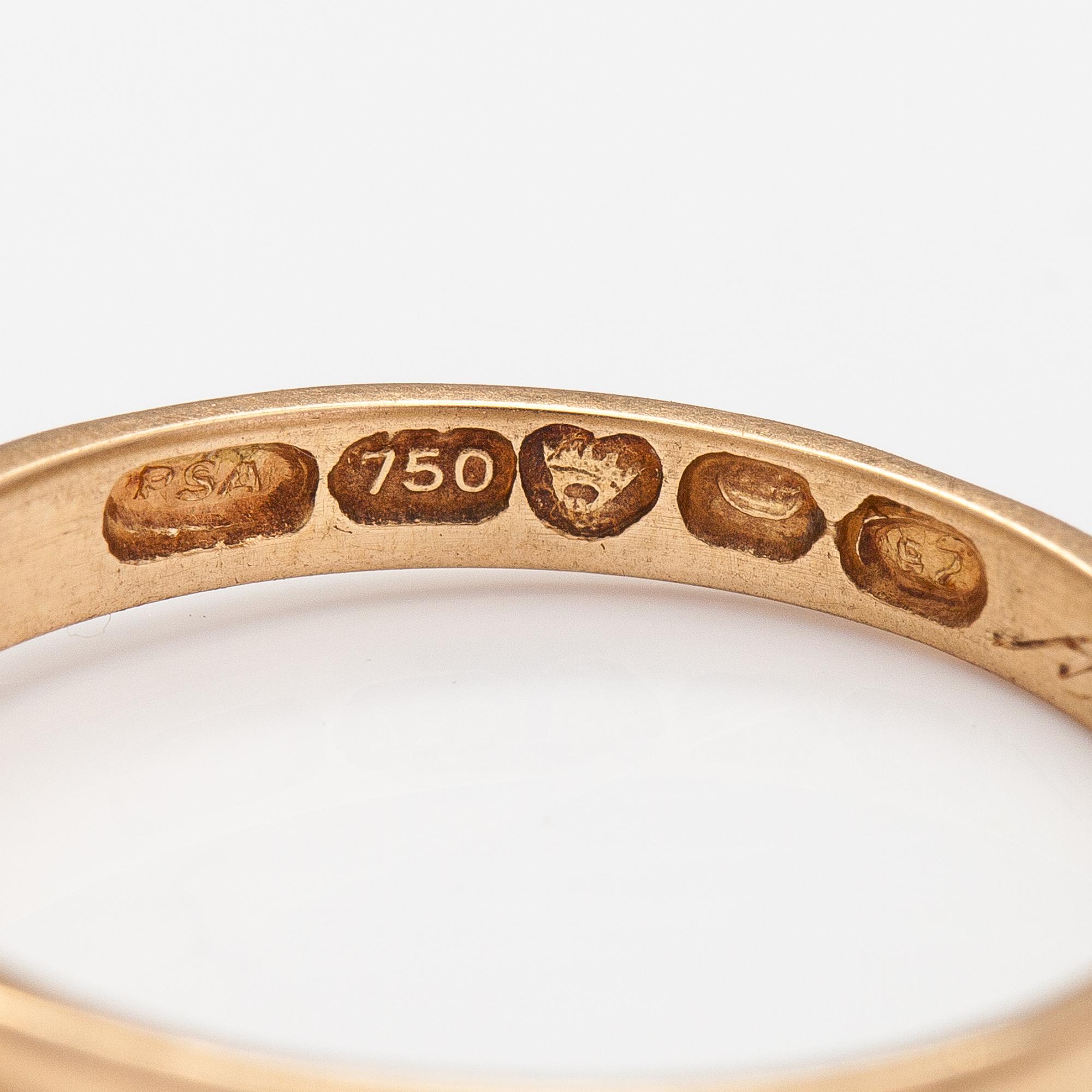 An 18K gold ring with a diamonds ca. 0.22 ct. Pentti Anttila, Helsinki 1968.