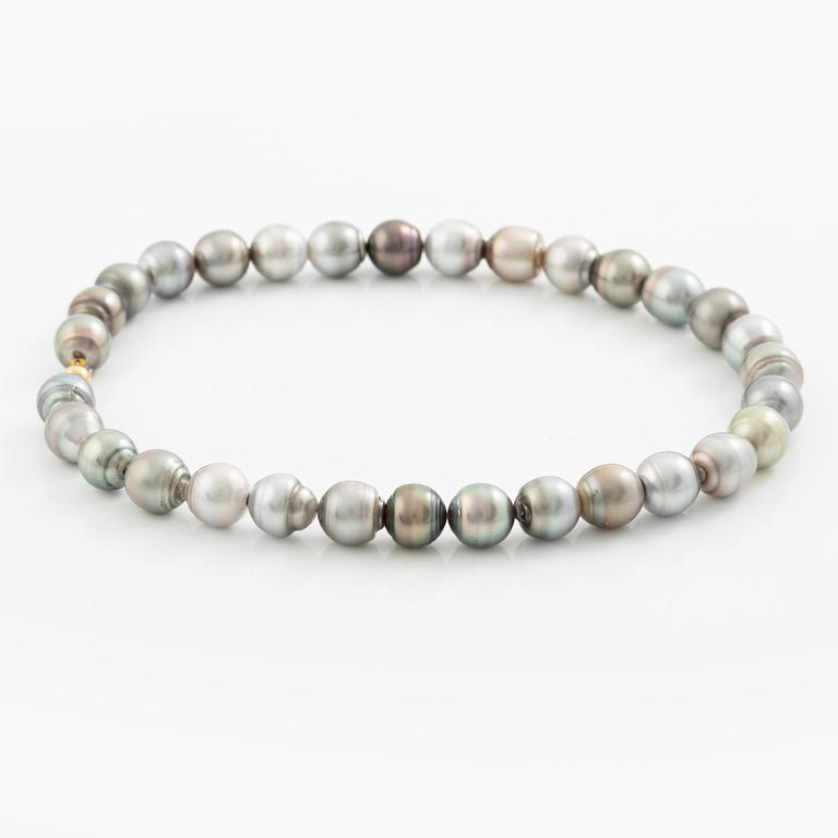 Collier med doserade odlade barocka Tahitipärlor, lås 18K guld.