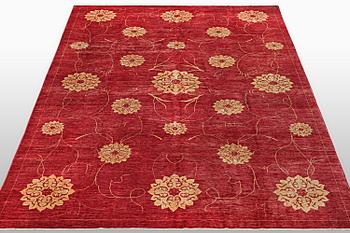 A carpet, Zieglar design, ca 524 x 367 cm.