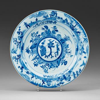 526. FAT, porslin. Qingdynastin, Kangxi (1662-1722).