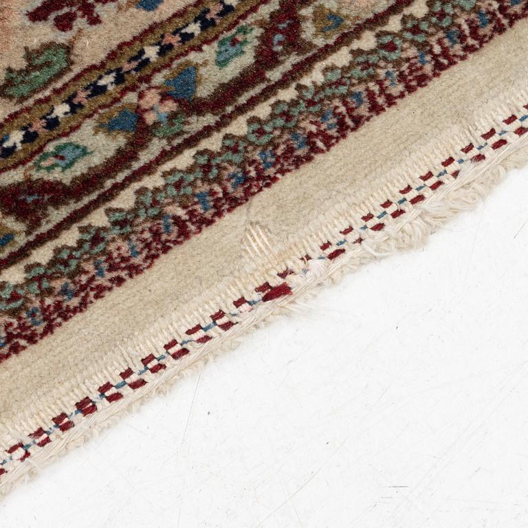 An orientalrug, a. 164 x 117 cm.