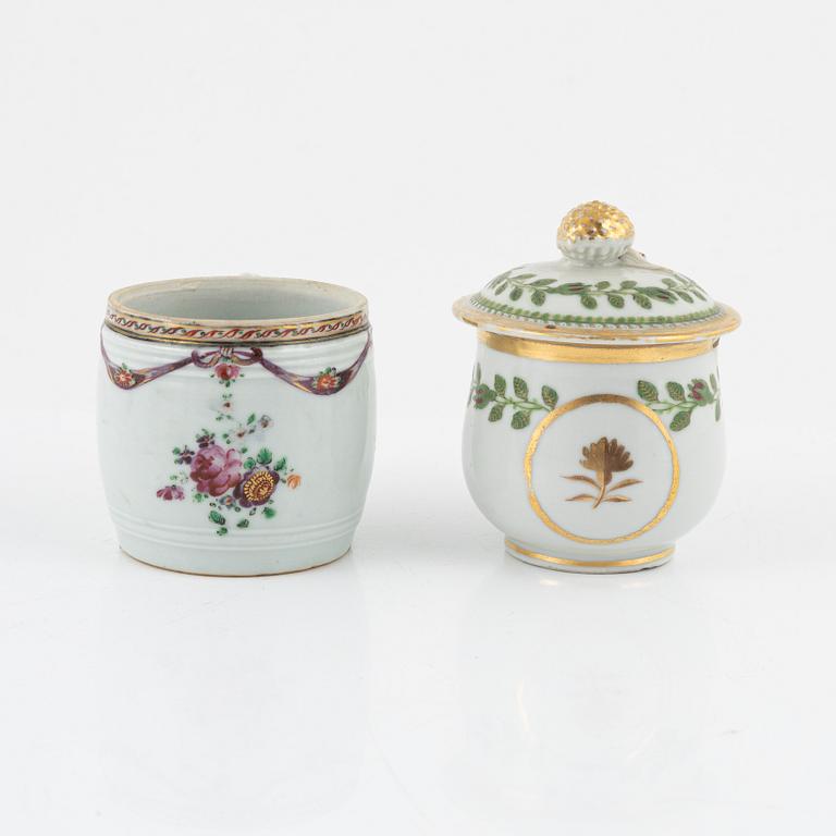 A matched set of 6 Chinese Export custard cups with covers and a cup, Qing dynasty, 18th Century.