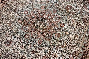 Matta, Kashmir, ca 203 x 150 cm.