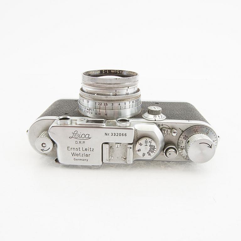 Kameror 2 st samt tillbehör Leica.