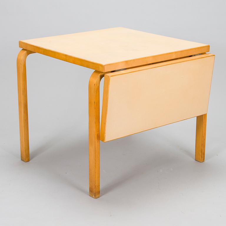 Alvar Aalto,  A mid-20th century drop leaf table. Artek Finland.
