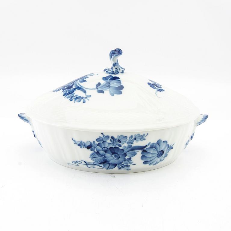 Service 98 pcs "Blue Flower" Royal Copenhagen Denmark 1894-1984.