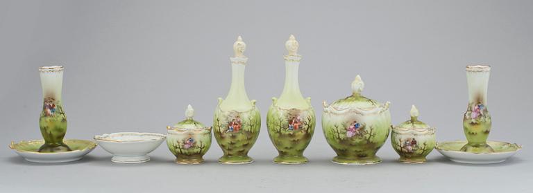 TOALETTBORDSUPPSATS, 8 delar, Gardner, Ryssland, 1800-talets slut.