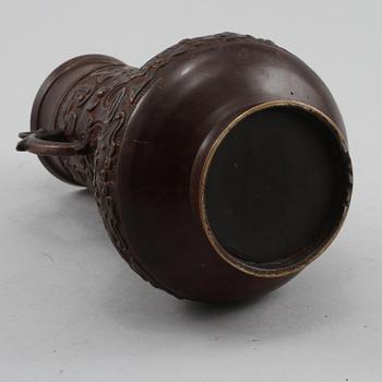 HÄNKELVAS, patinerad metall, Orientalisk, 1900-tal.