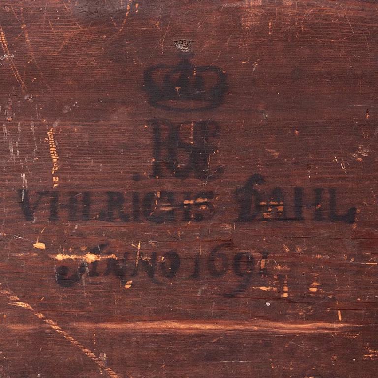 Hedvig Eleonoras monogram under kunglig krona.