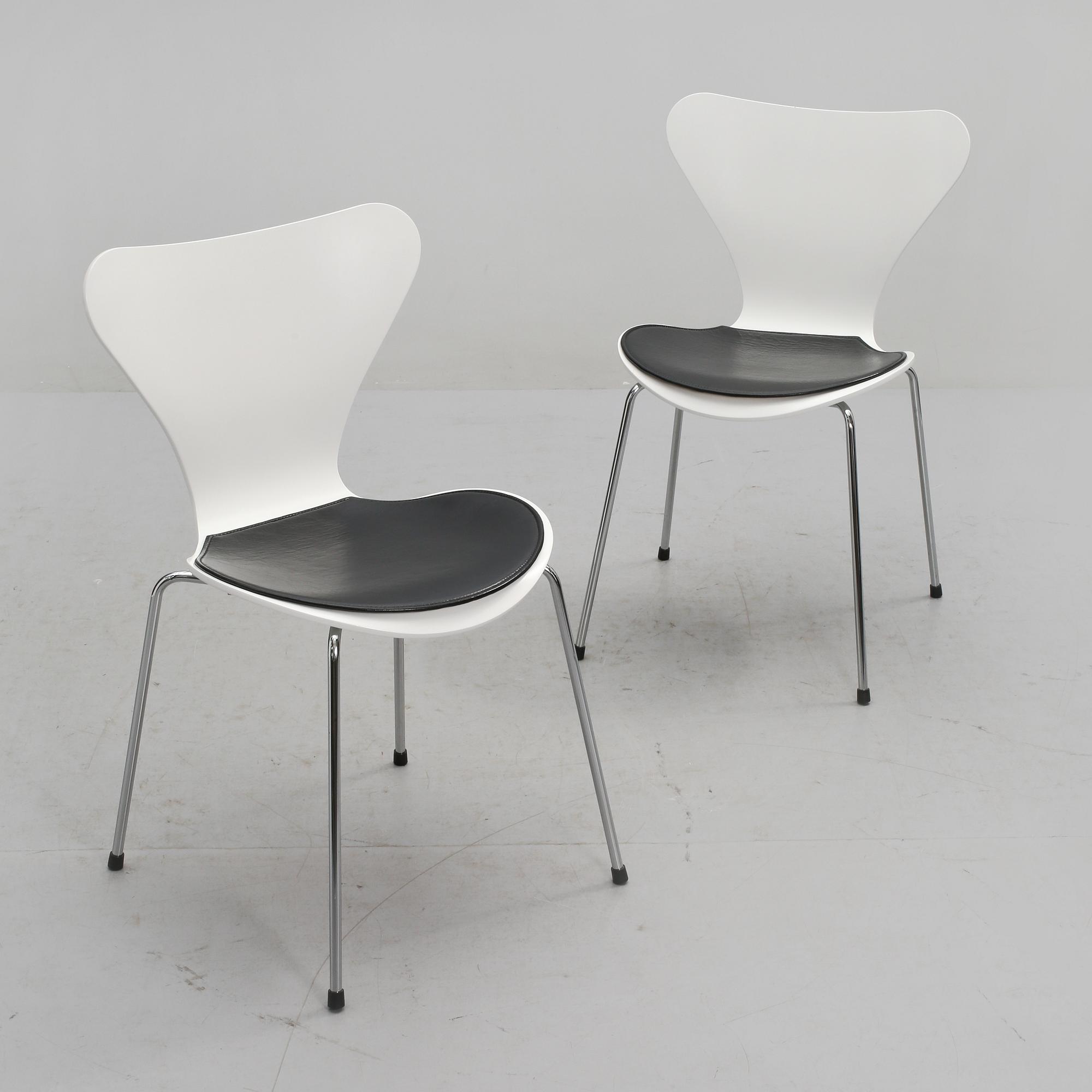 STOLAR, 4 st, "Sjuan", Arne Jacobsen, Fritz Hansen, Danmark, 2005.